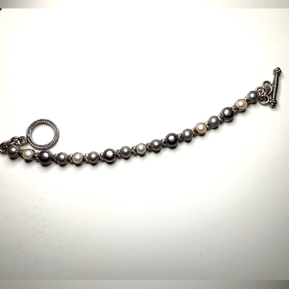 Vintage Sterling Silver and Pearl Toggle Bracelet - Picture 4 of 7